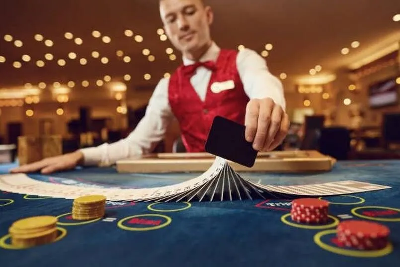 Dealer là gì? Tìm hiểu các yêu cầu có thể trở thành Dealer 2 Một số định nghĩa Dealer là gì tại các lĩnh vực liên quan